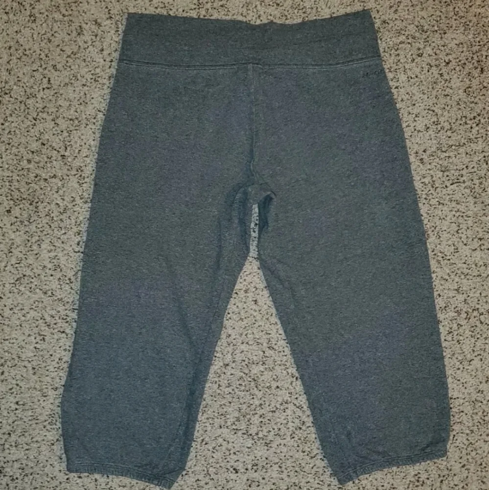 Nike DRI FIT Just Do It Athletic Running Yoga Gray Capri Pants - Picture 4 of 5